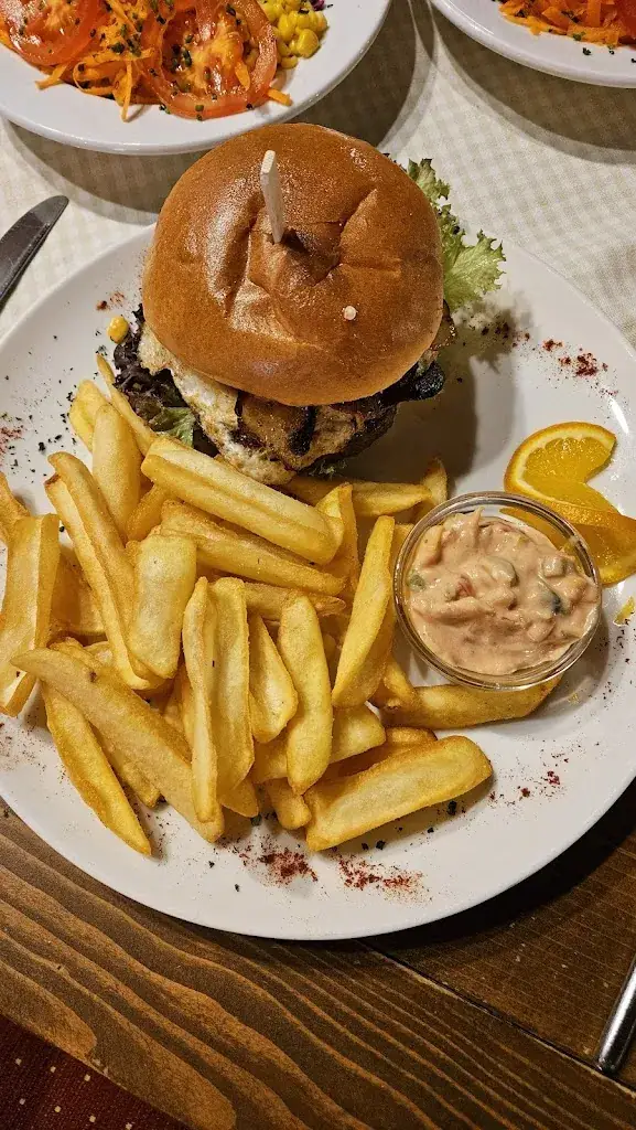 Anne Thomas_Gasthaus Blaue Goas_Ötztal-Bahnhof_recensione