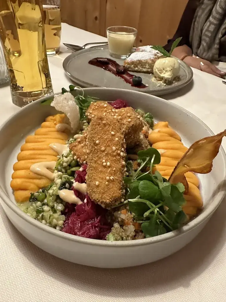 Prathik Bhootra_Restaurant Achwirt in Oetz (feelfree - Achstüberl)_Ötztal-Bahnhof_avis