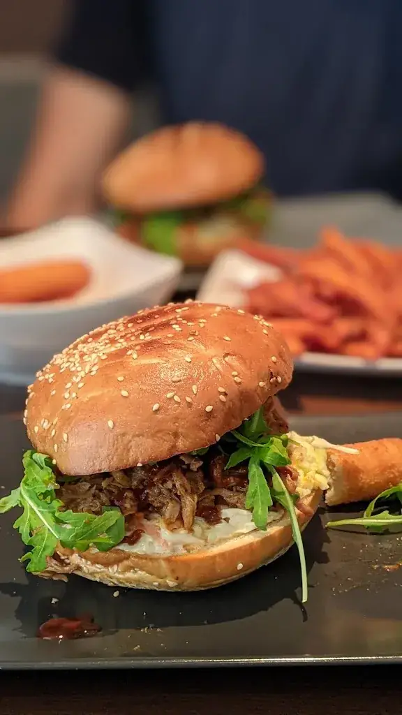 Marjorie Ligonnet_Harry's Burger & Grill_Pettneu_review