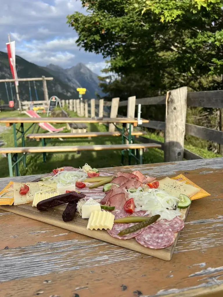 Rebecca Gould_Nessleralm 1610m_Pettneu_avis