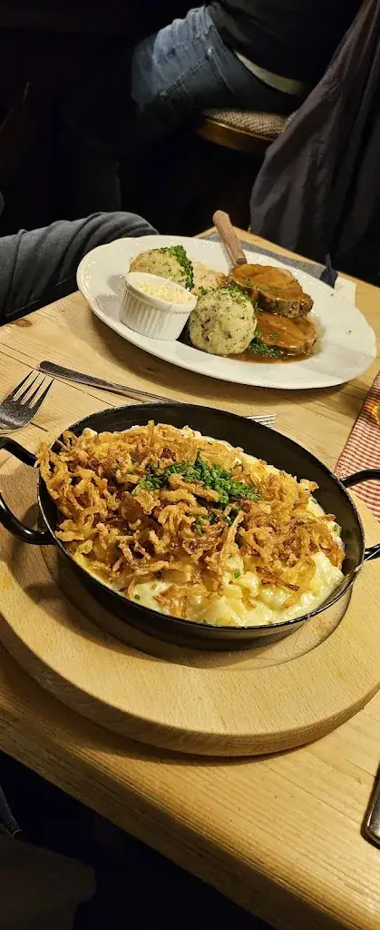 Louise Waugh_Fuhrmannstube by Buffy_Pettneu_review