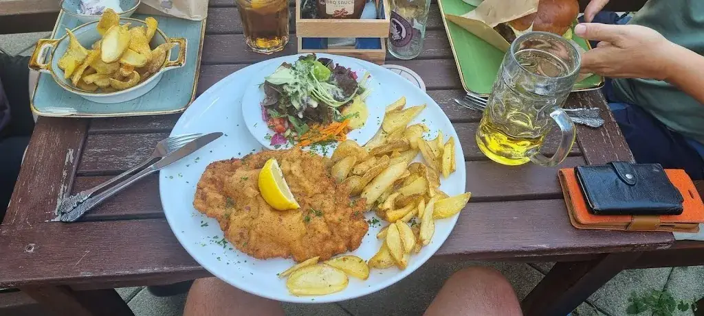 Menu_Baschi’s Grillhendl_Pill_image_4