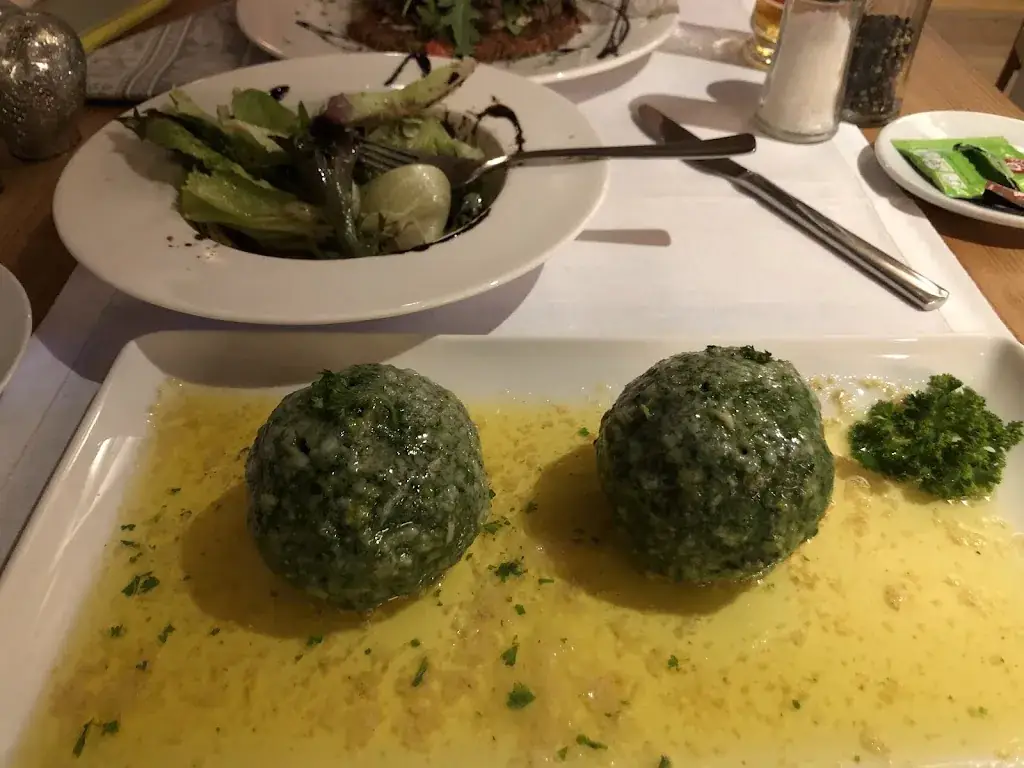 Tomáš Ondroušek_Die Brennerei_Politischer Bezirk Innsbruck Land_avis