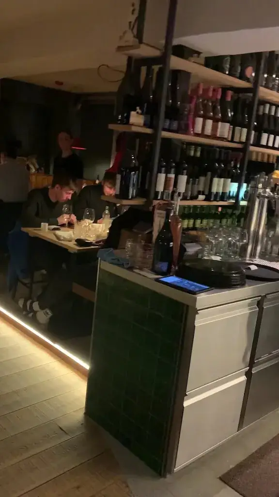 Nail C. “Nail C.”_Hutschpferd Palais_Politischer Bezirk Kitzbühel_avis