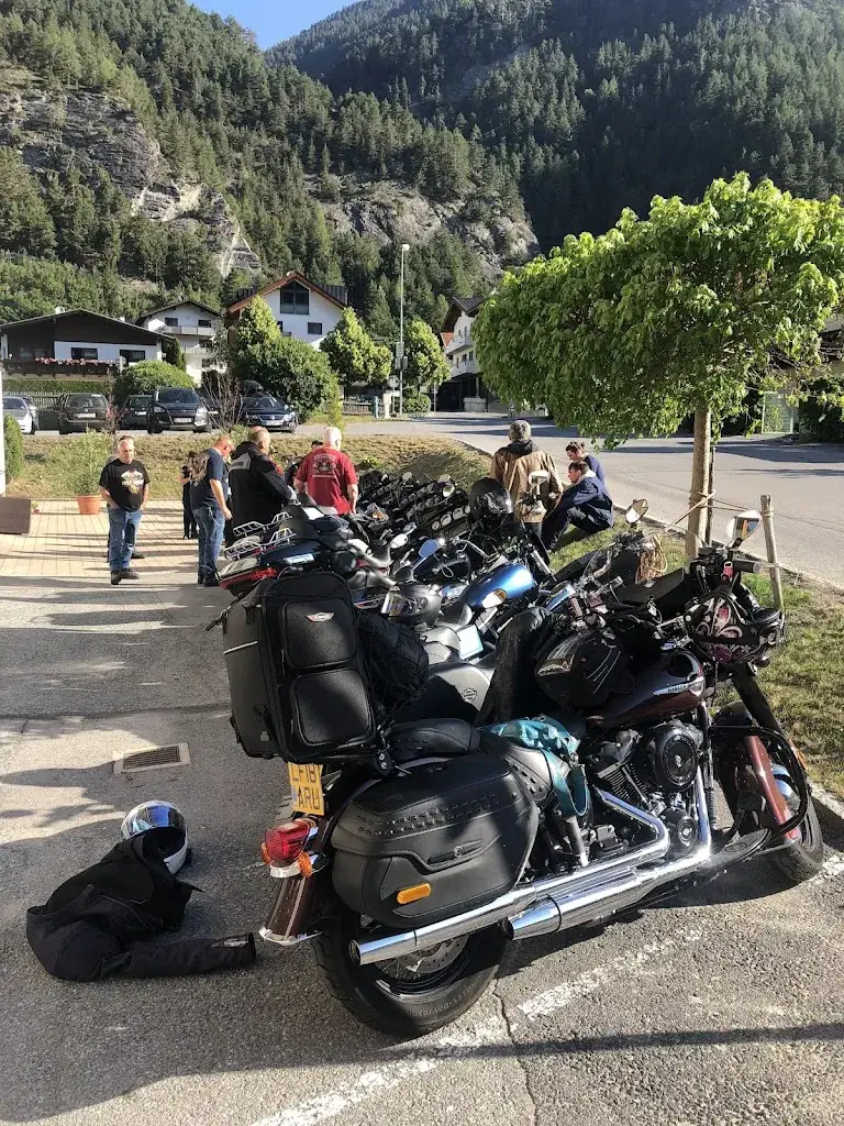 The Girl On A Bike_Hotel Traube_Pfunds_recensione