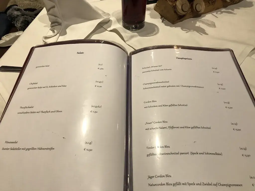 Simon Laimer_Cafe Restaurant P 202_Polling in Tirol_avis