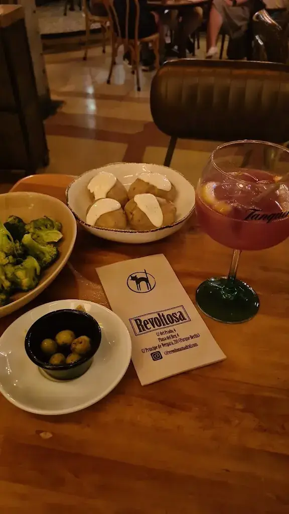 Naia Capanema_Revoltosa Prado_Pradl_recensione