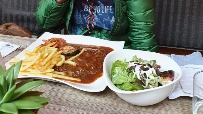 Reinhard Zellati_WiRTSHAUS PLÅTZHiRSCH_Döbriach_recensione