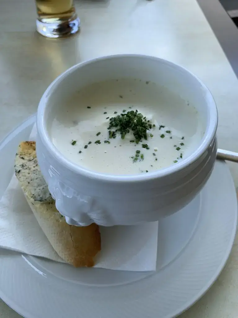 Simone_Restaurant / Cafe Stampfer_Roppen_avis