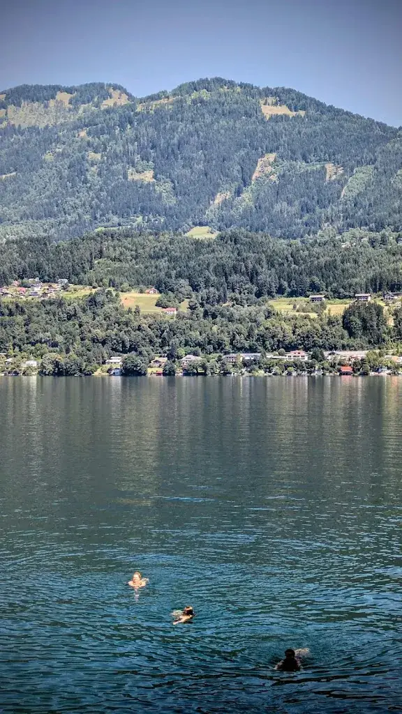 Lukas Skuhravy_Charly's Seelounge_Döbriach_avis