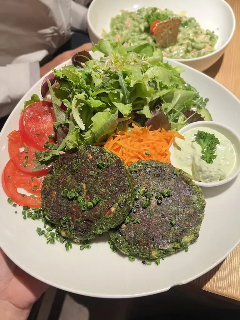 Phijarin Thitibordin_Nannis_Reith bei Seefeld_avis