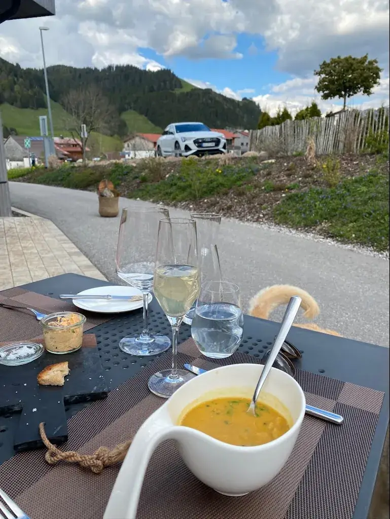 Lena Burkhard_Restaurant #achtzig_Schattwald_avis