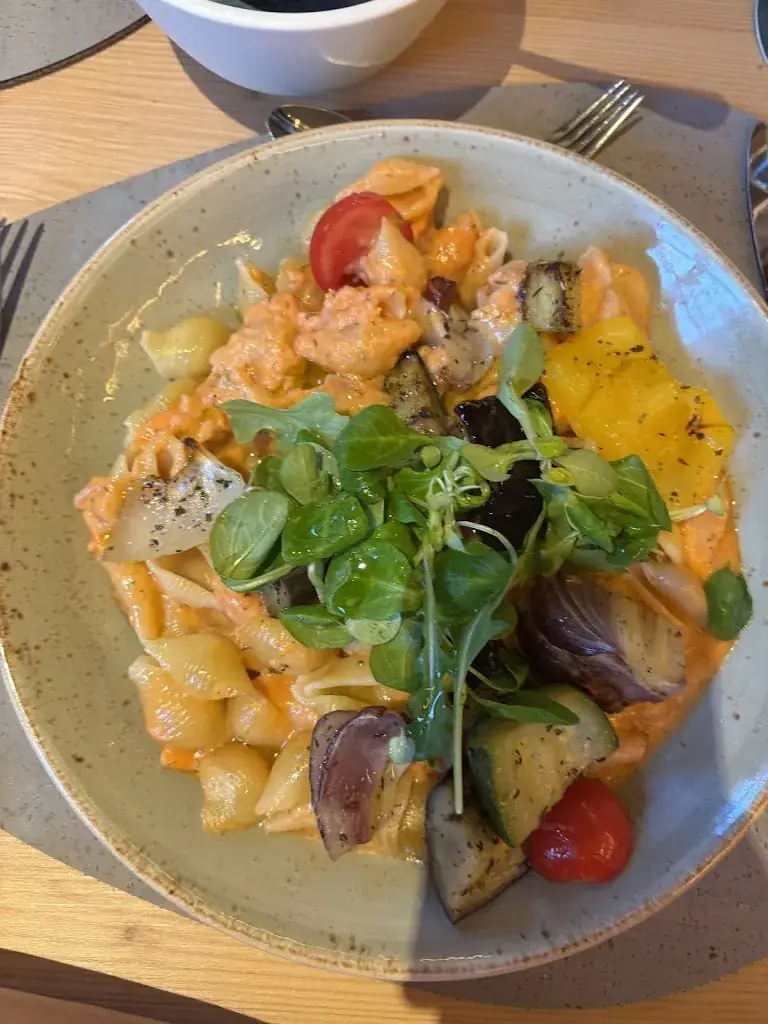 Benedikt Ye_ANNA'S STUBN casual dining_Schlitters_recensione