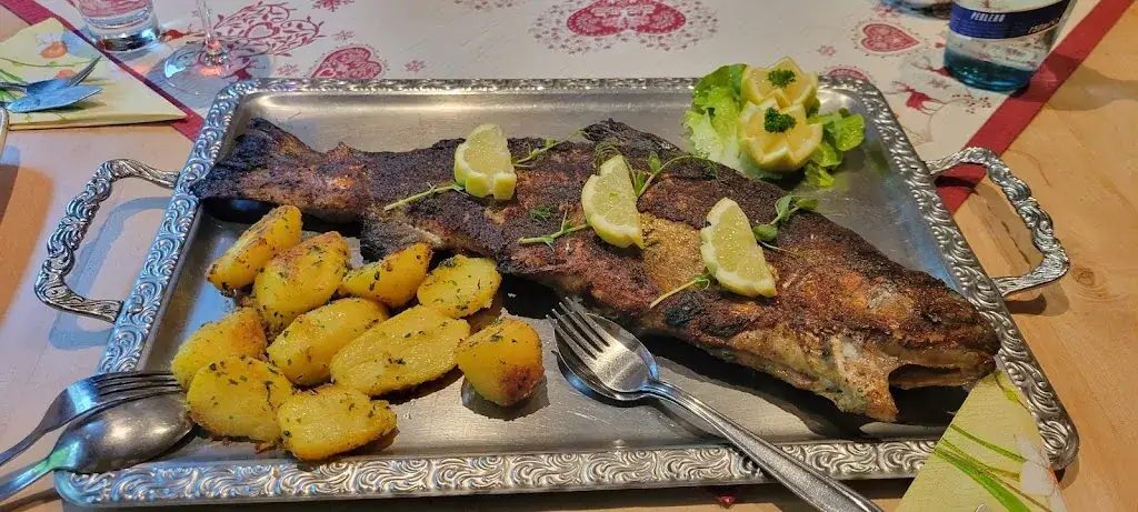 Wolf Pech_Kaiserwinkl Fischteiche - Fischmarkt - Restaurant geöffnet_Schwendt_review