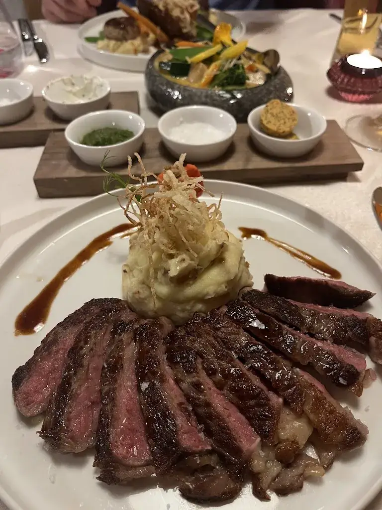 nadine stegmayr_Pink Banana_Schwoich_avis