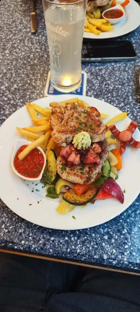 Rafael_Lisi - Café Restaurant_Eberndorf_avis