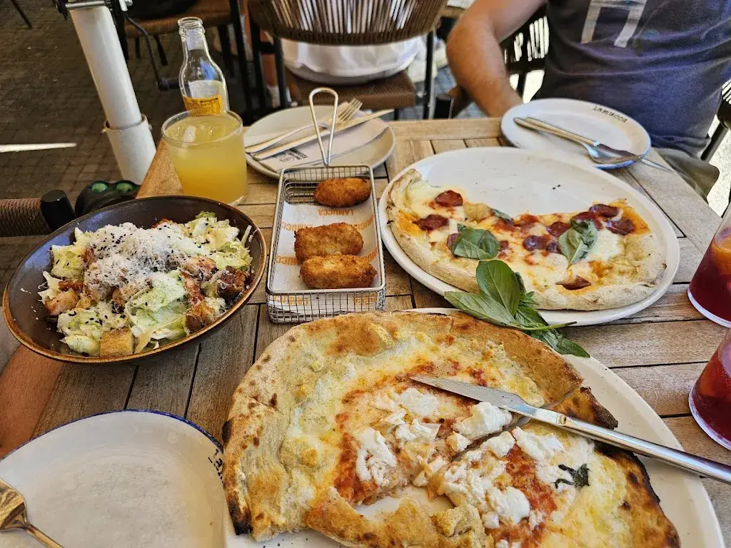 Amadeo Alas_Lamucca del Carmen_Rum_avis