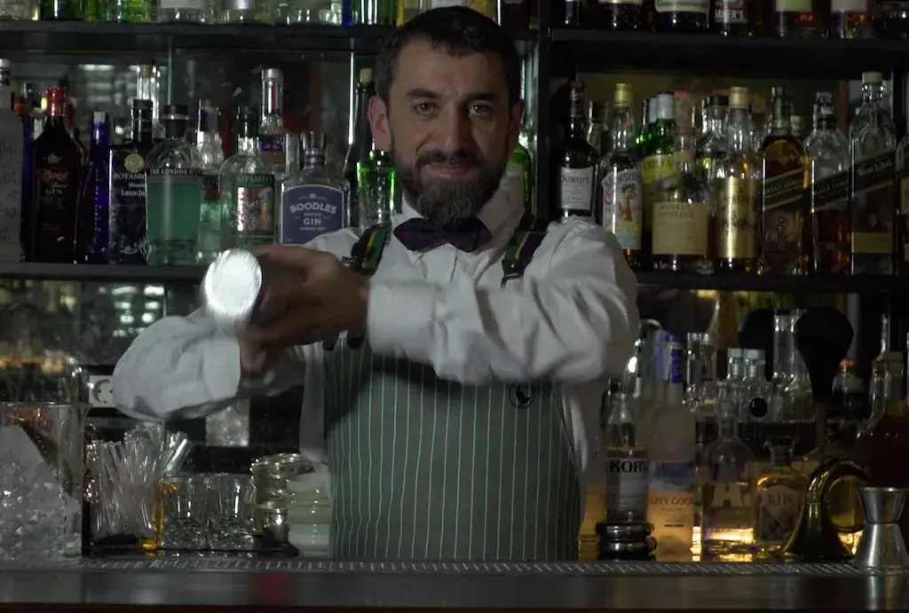 Salmon Guru - A CONTRACORRIENTE_Rum_slider_image_2