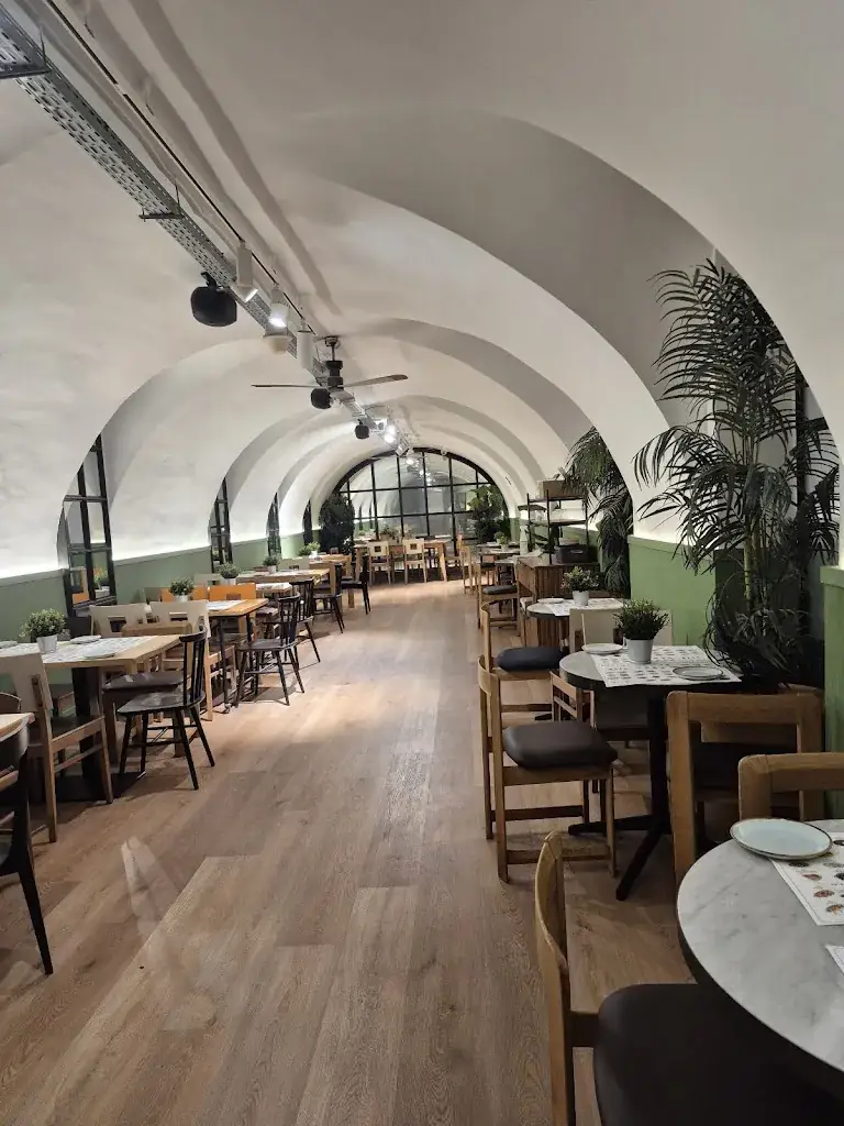 Tapa Tapa Arenal_Rum_slider_image_2