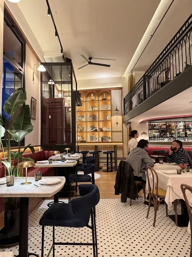 Tribeca Bistro restaurant à Rum