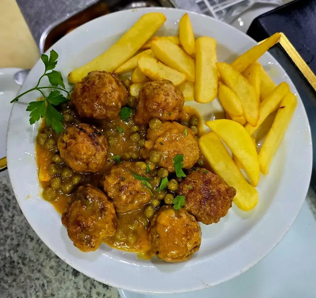 alejo rodriguez_Bar Aguilar Cervecería_Rum_review