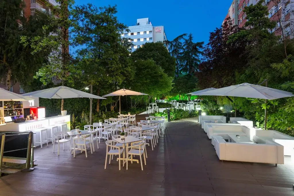 Terraza Central Garden | Hotel Colón Madrid restaurant in Rum