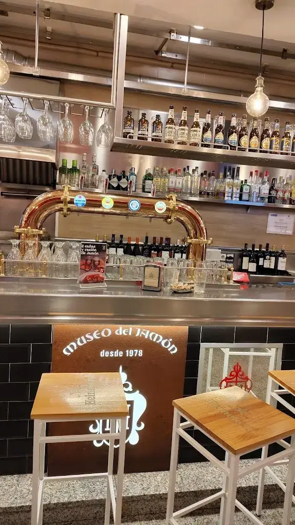 Luis Bello_Museo del Jamón_Rum_recensione