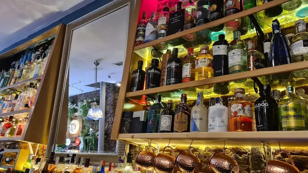 La Pasa Gin Bar Restaurante_Rum_slider_image_1