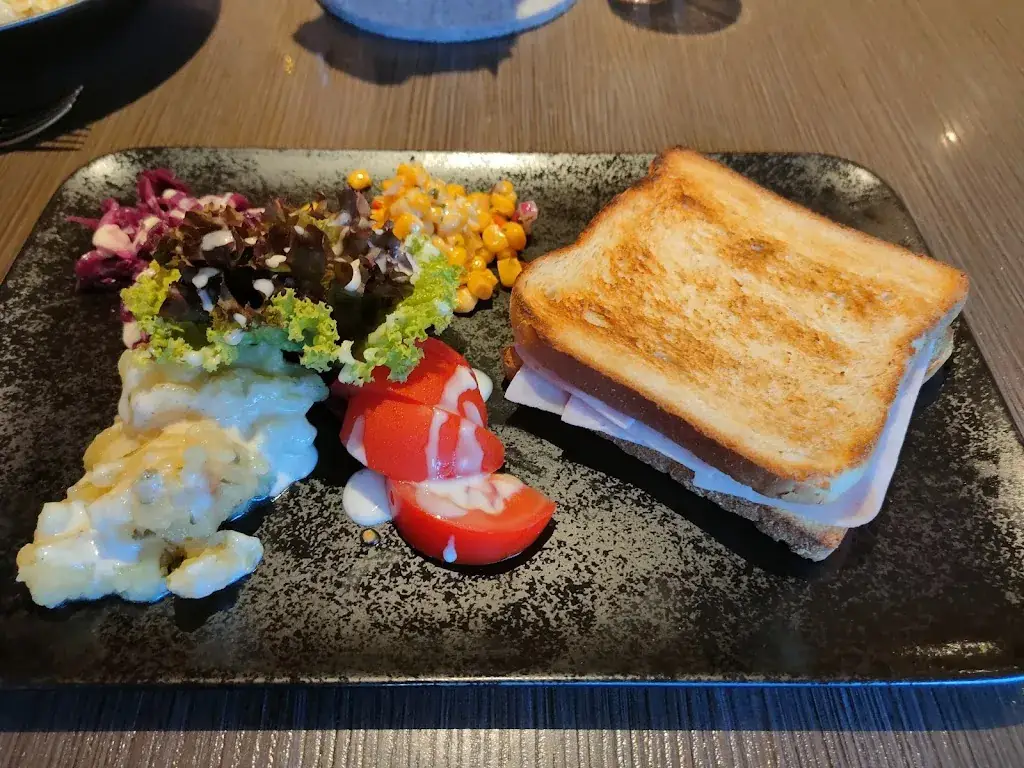 Ivan Bartoš_Pizzeria Marmota_Sellrain_recensione