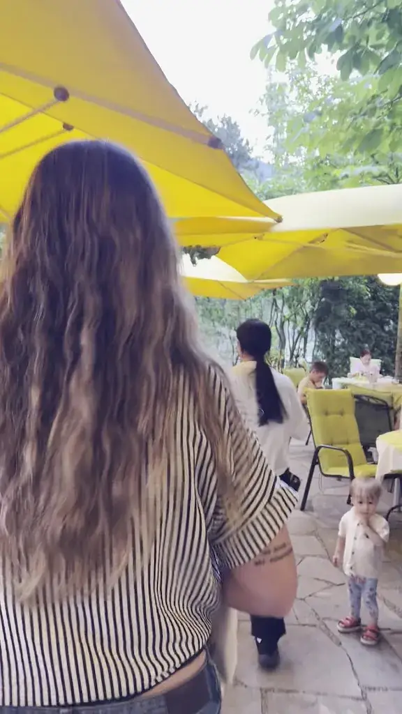 Byron Kay_Gasthof Isserwirt_Sistrans_avis