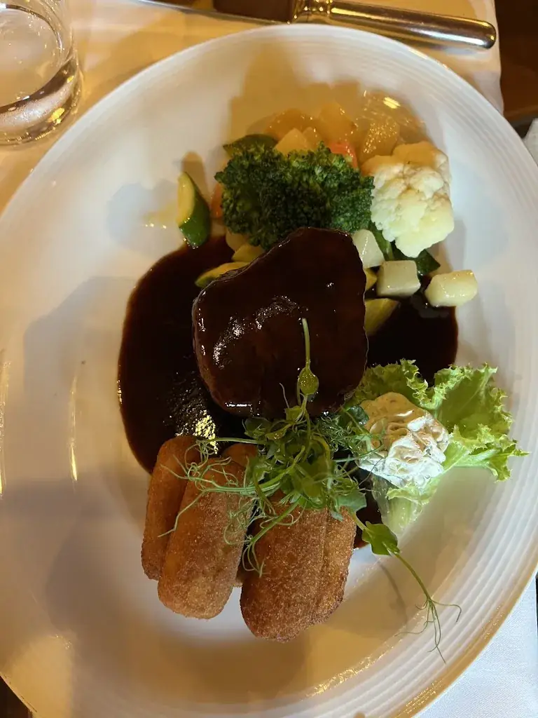 Katerina Tsoutsoura (Katerini)_Gasthof Isserwirt_Sistrans_avis