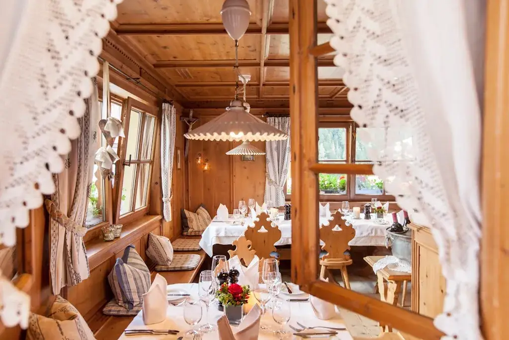 Restaurant St Anton | Sonnbichl Stube im Hotel die Arlbergerin_St Anton am Arlberg_slider_image_1