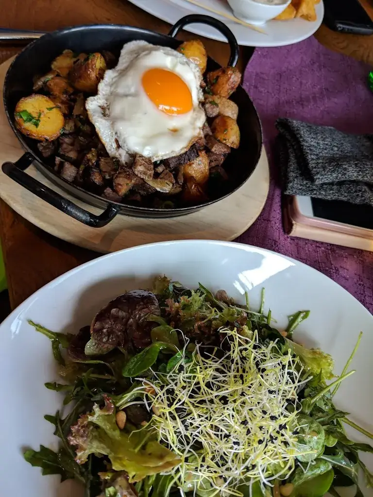 Gelo Petsvona_PETE Café_St Anton am Arlberg_review