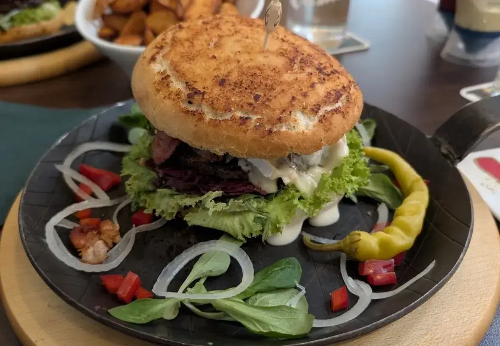 Marcus Ueberschär_Dorfstube am Hallenbad_Steeg_review