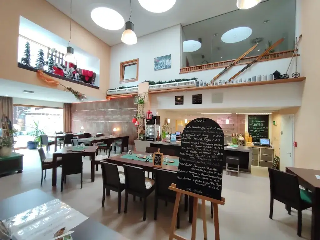 Anna Vonmarkdorf_Dorfstube am Hallenbad_Steeg_review