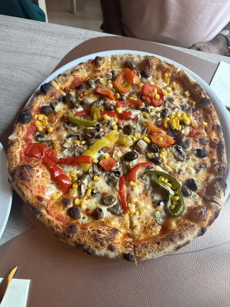 Aditi Gupta_Restaurant - Pizzeria 