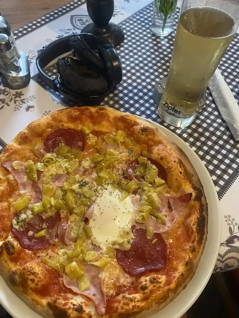 Şahika AYDINOL_Pizzeria Venezia_Steinach am Brenner_recensione