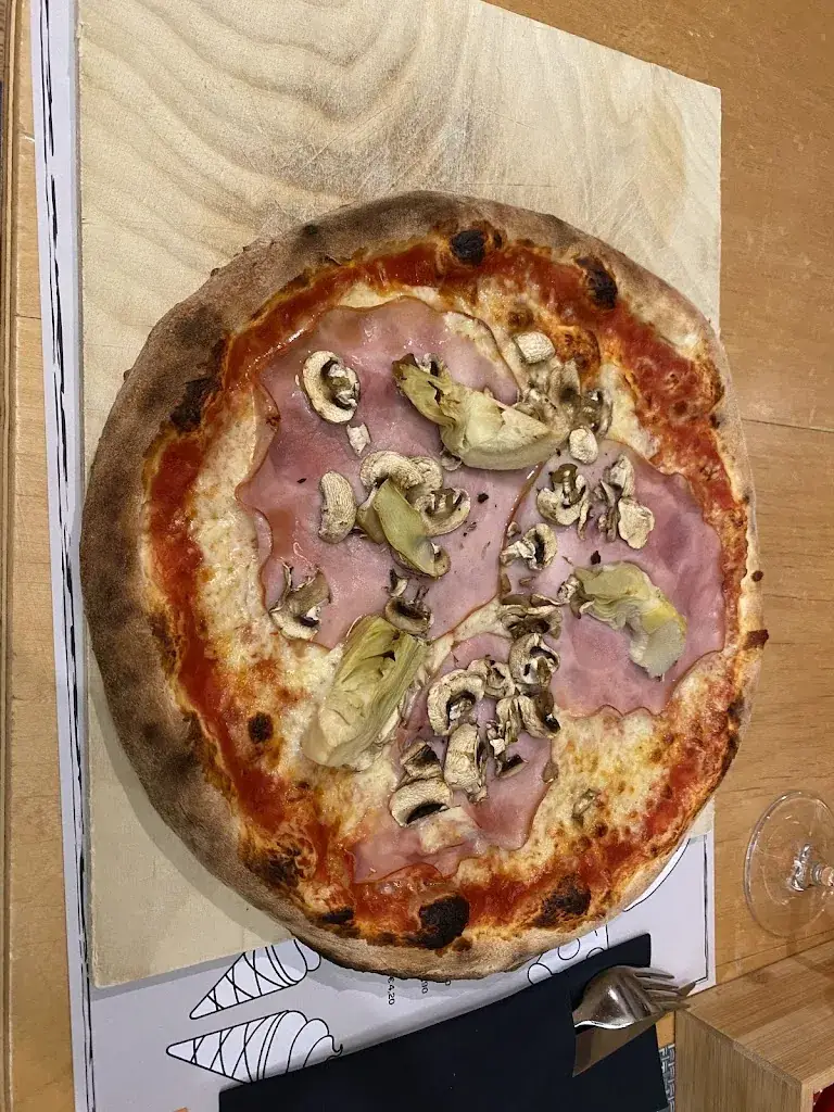 Philippe Helbling_Pizzeria La Trattoria_Steinach am Brenner_avis