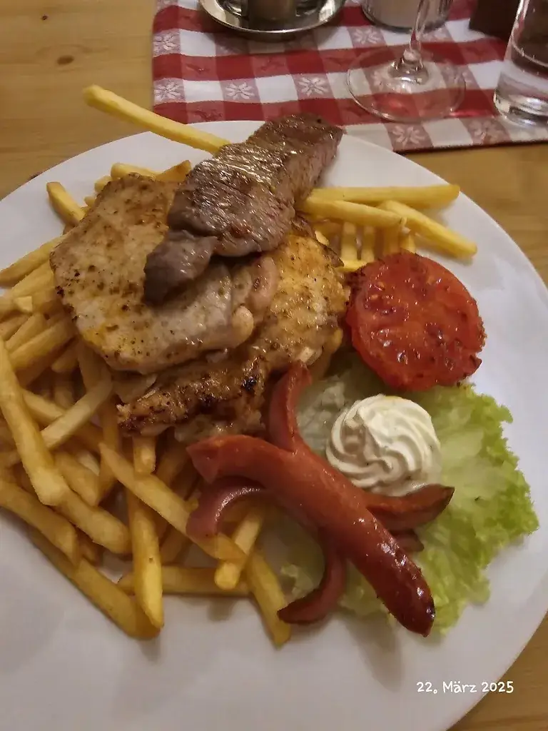 Gasthaus zur Post Restaurant_Strengen_slider_image_1