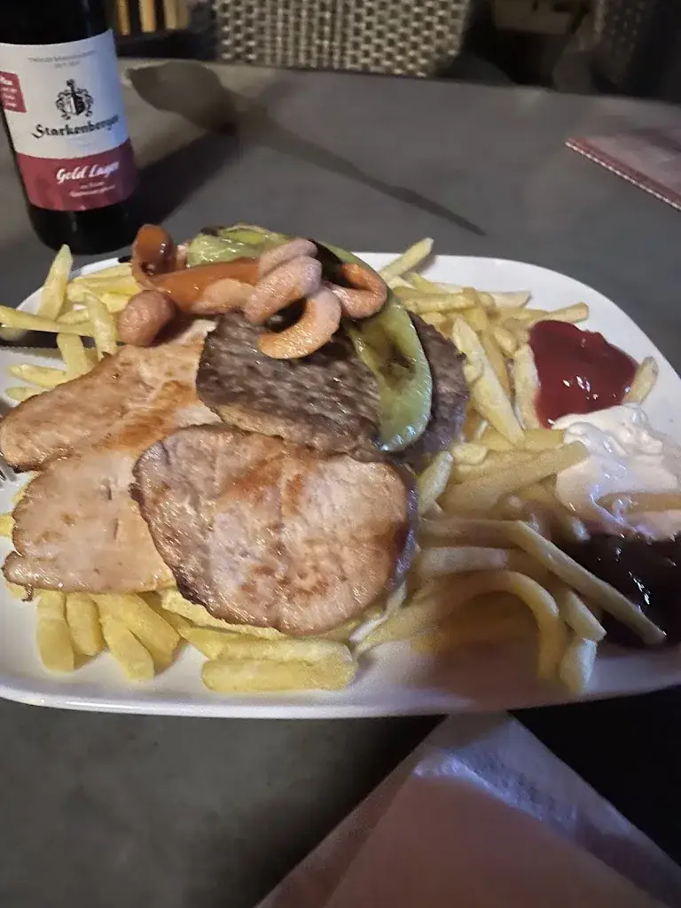 Dinu Serghei_La luna 2_Tarrenz_review