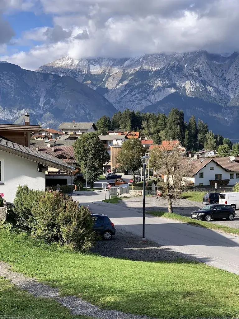 Anthony Najjar_Larchnhittl_Tulfes_reseña