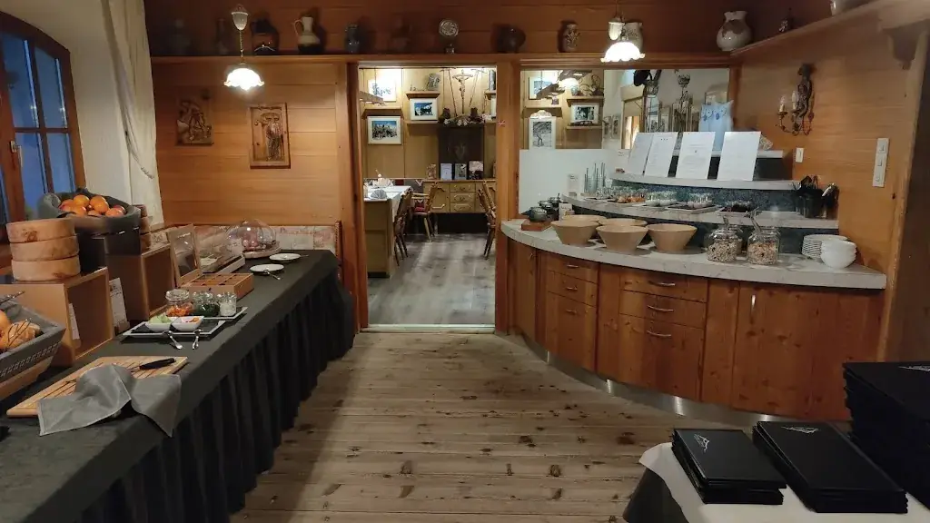 Jordi Corrales_Hohe Burg_Trins_recensione