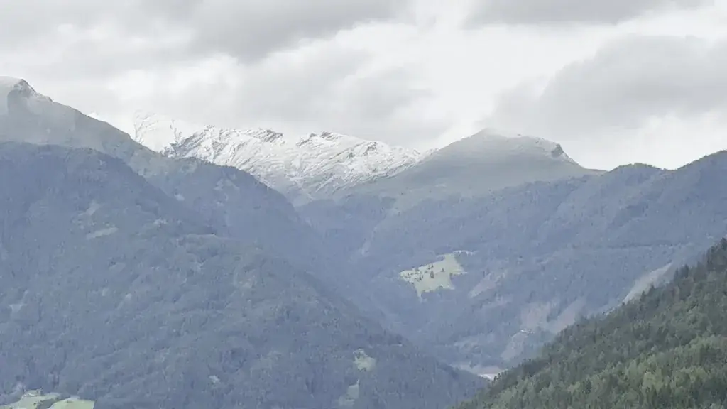 József Gecse_Hohe Burg_Trins_recensione