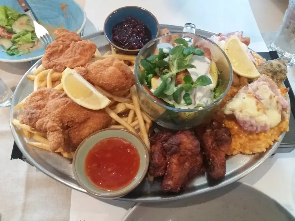 Menu_Pizzeria /Pasta/ Calamari/Carne/ CasaMira Familie Pagitz_Bodensdorf_image_8