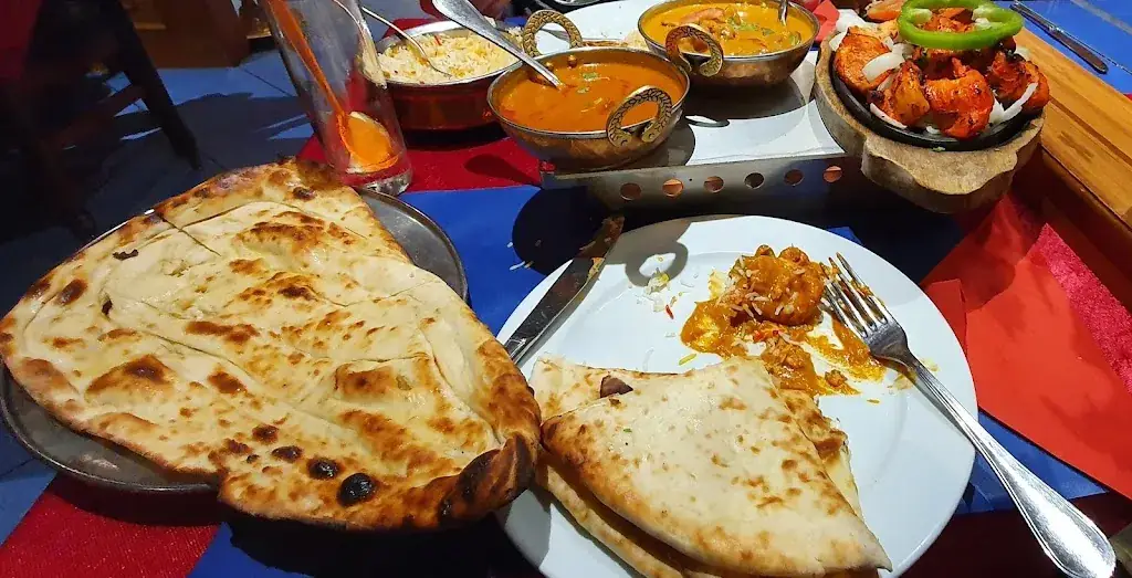 Supergirl X_Restaurant Swagat_Strassen_review