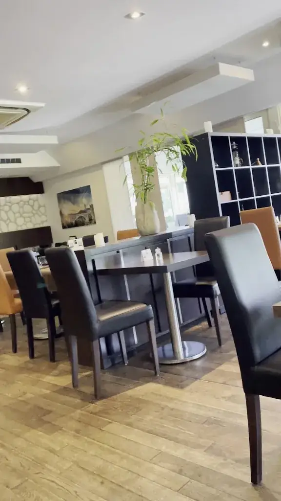 BIVIUS Restaurant Hotel*** WineShop_Strassen_slider_image_2