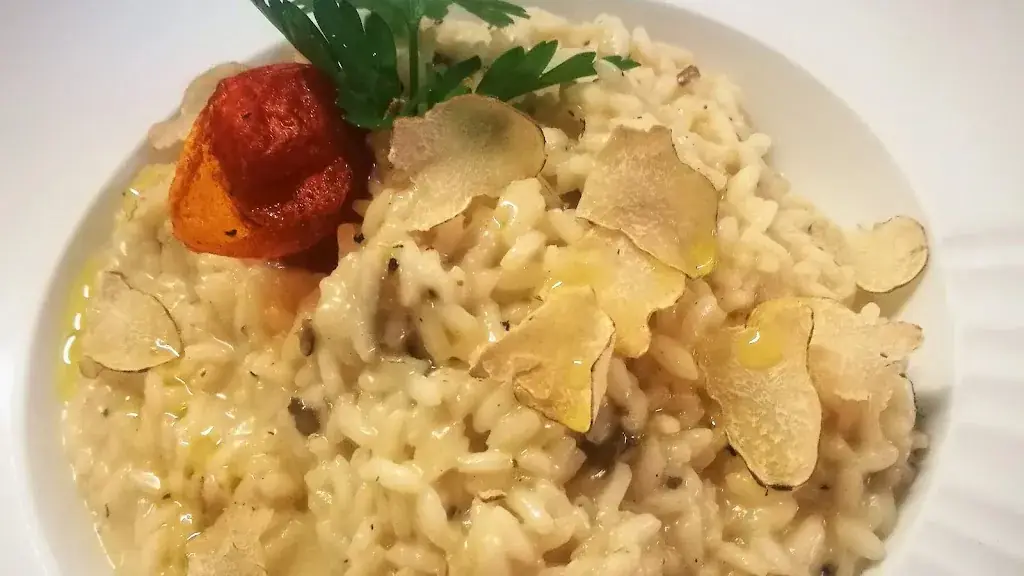 BIVIUS Restaurant Hotel*** WineShop_Strassen_slider_image_3