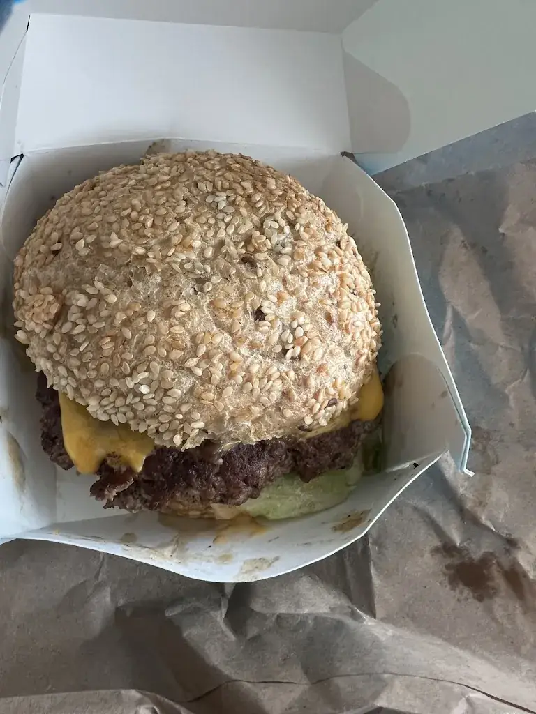 M B_LëtzeBurger Strassen_Strassen_recensione