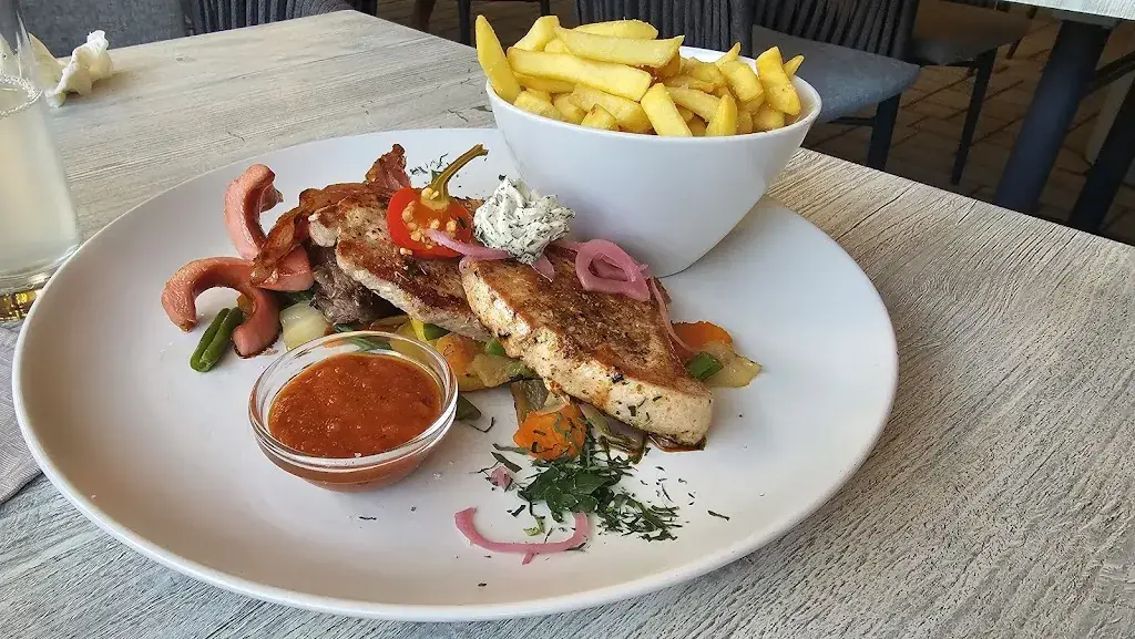 Tetiana Zatykian_Restaurant zum Hexenpfandl_Bodensdorf_avis