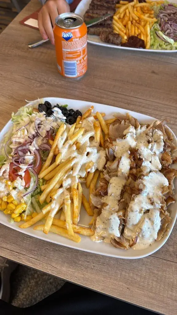 Michael Pikna_Pera İstanbul burger kebap tacos_Strassen_review